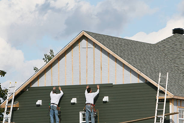 Professional Siding Inspection technician working in Smithville, TX